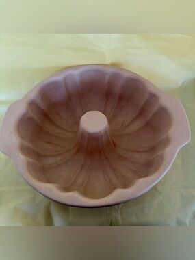 Pampered Chef Family Heritage Stoneware Fluted Cake Pan Retired, USA Bakeware